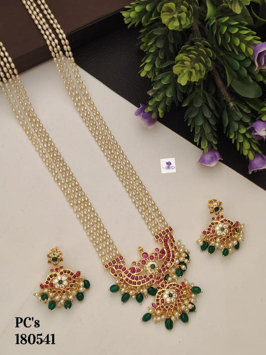 Vadhuvu Super Diamond and Cut work Necklace